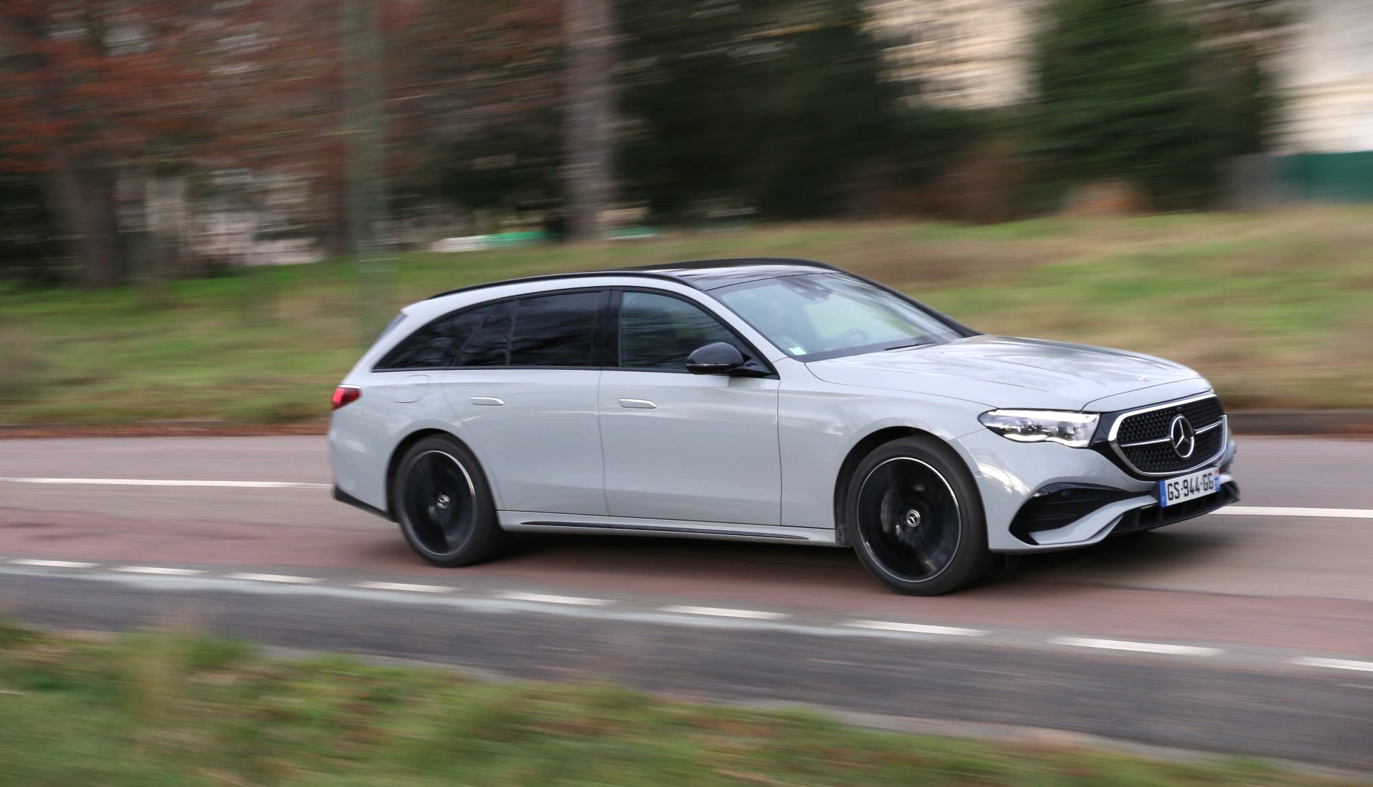 ESSAI Mercedes Classe E Break (2024) déménageur en costard